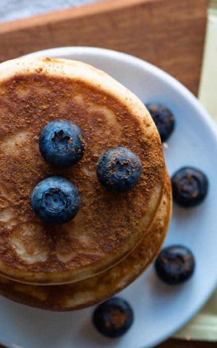 Pannenkoeken met blauwe bessen als ontbijt